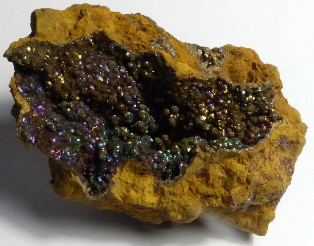 Какие минералы образуют железо в природе. Сидерит бурый Железняк. Сидерит минерал. Камень сидерит происхождение. Сидерит Железный шпат.