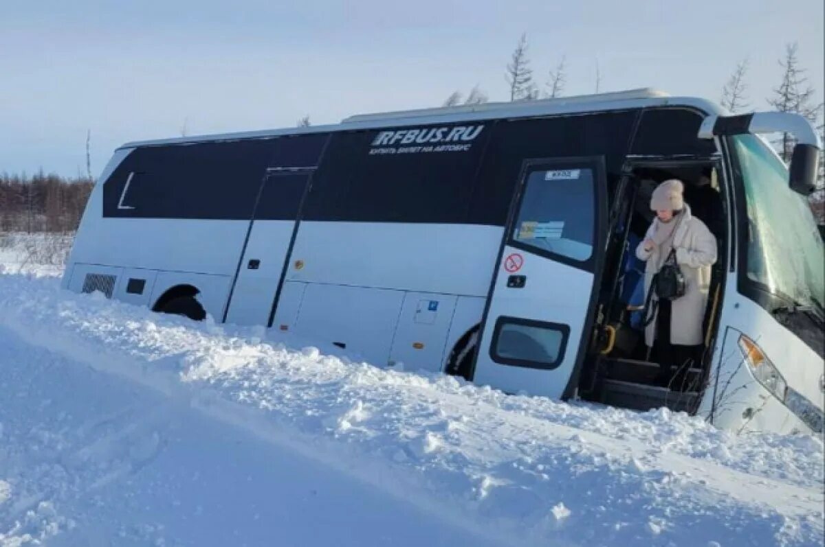 Ноглики оха автобус. График автобусов южно-сахалинск. Расписание поездов южно-сахалинск. Автобус паз вектор южно-сахалинск. Автобус ноглики южно.