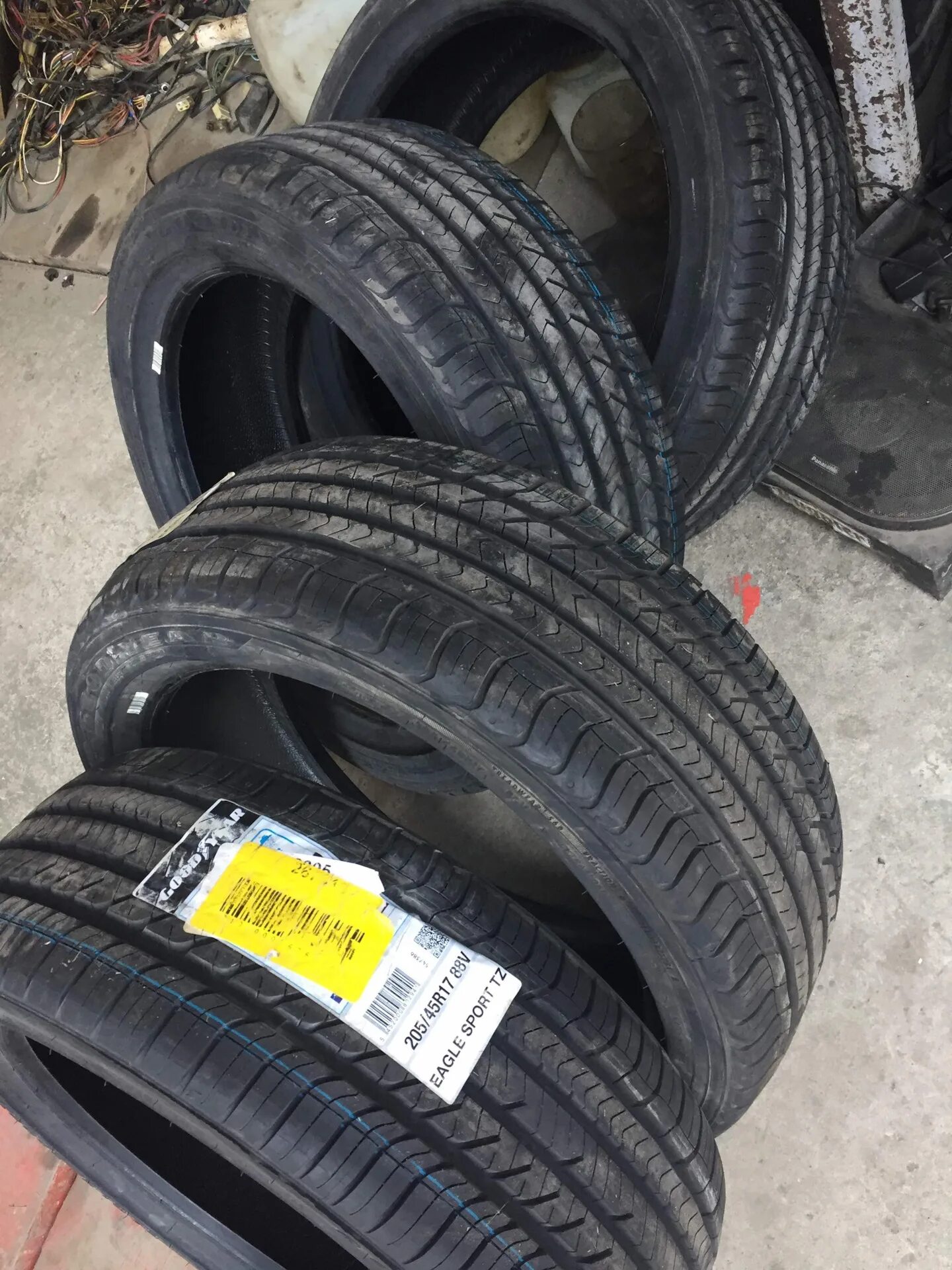 Goodyear sport 225 45 r17. Goodyear eagle sport tz. goodyear eagle sport 22545 r17. гудиер игл спорт 205 50 r17. 20545 r17.