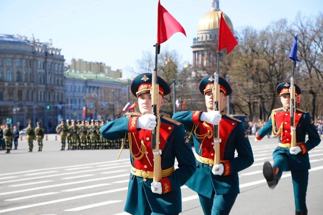 5 мая спб. Парад Победы в Питере 2021. Парад в Питере. Парад в Питере на 9 мая. Военный парад 9 мая на Дворцовой площади.