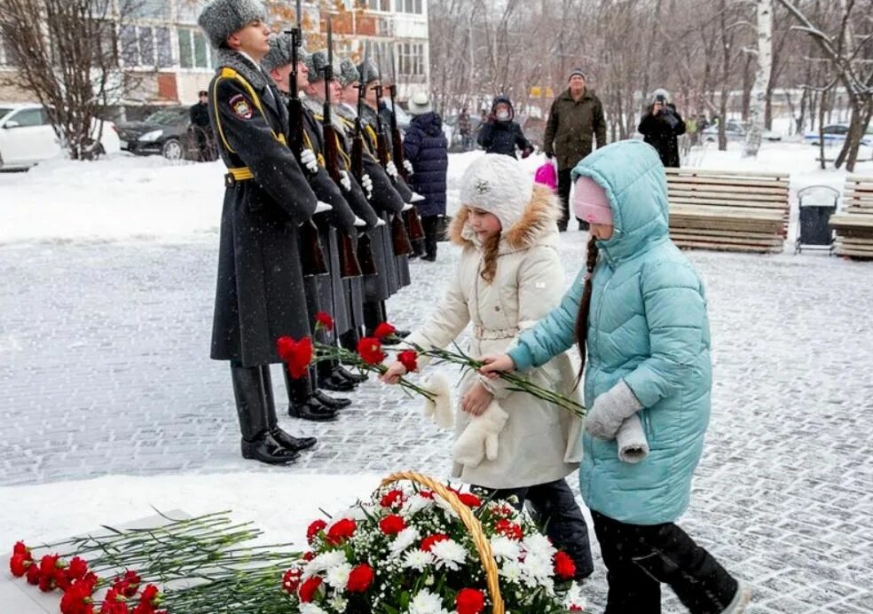 75 лет освобождения блокады. 27 Января прорыв блокады Ленинграда. 78 Годовщина снятия блокады Ленинграда. 27 Января блокада Ленинграда Барнаул. Памятник блокаде Ленинграда.