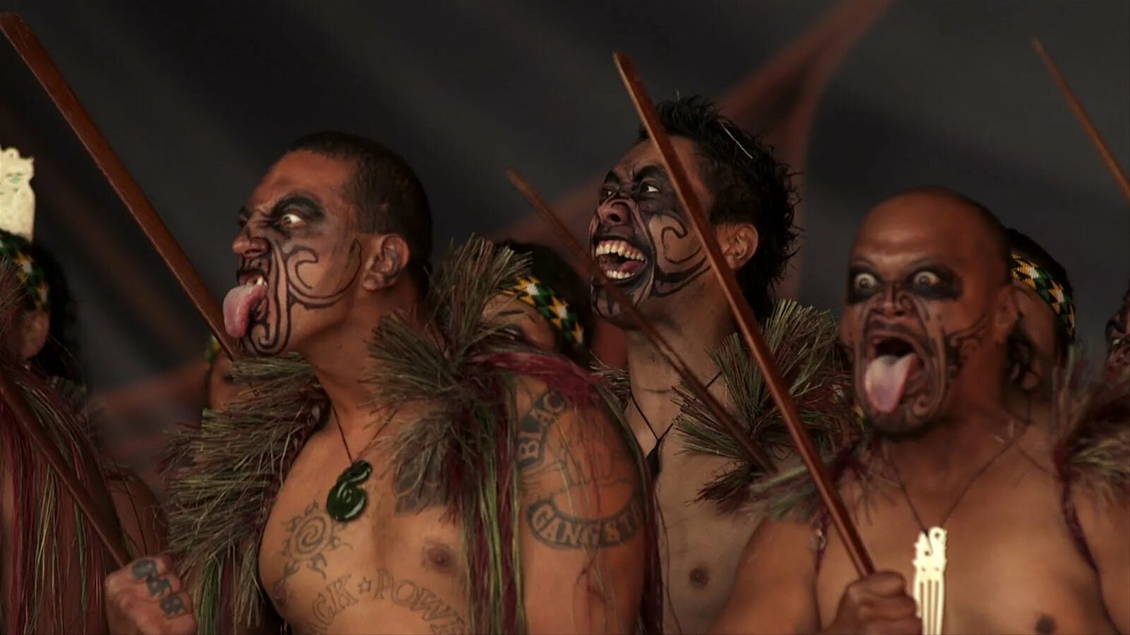 Войны новой зеландии. Маори танец хака. Маури племя в новой Зеландии. Боевой танец Маори хака. Индейцы Маори новая Зеландия.
