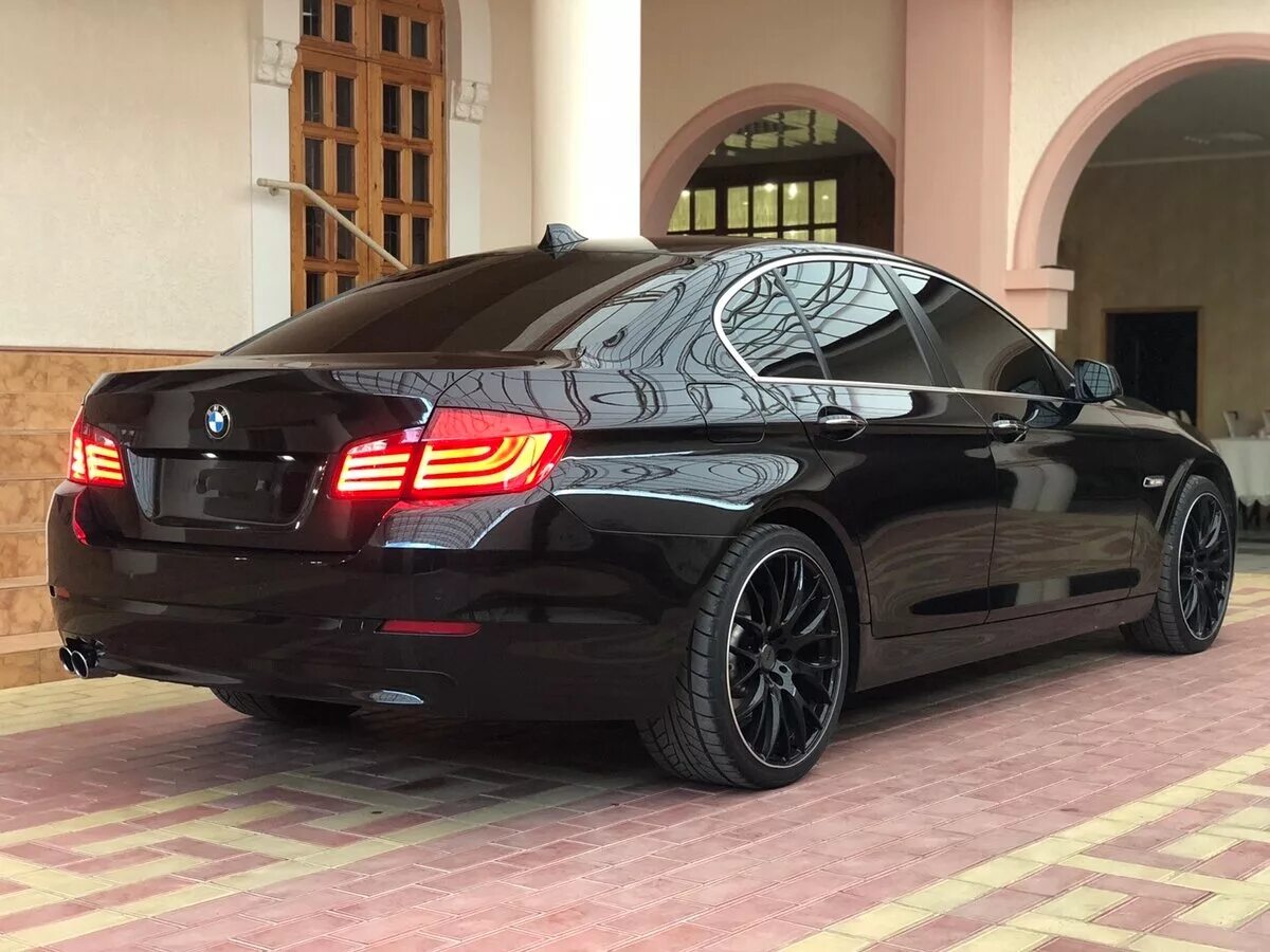 Bmw 5 black. BMW f10 Black. БМВ f10 черная. BMW 5 f10 Black. BMW f10 черная тонированная.