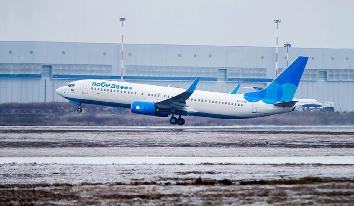 Самолеты победа авиакомпания. Победа авиакомпания лоукостер. 737-800 Победа. Боинг 737 победа фото.