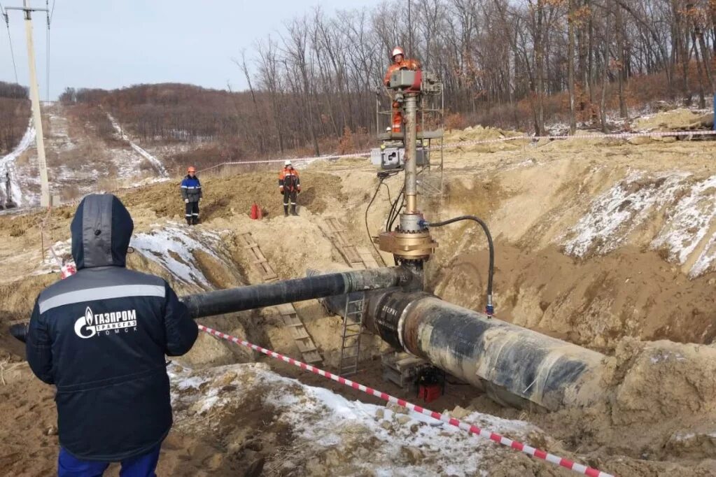 Врезка газопровода. Подземная врезка в газовую магистраль. Врезка в магистральный газопровод. Врезка в стальной газопровод мехмаш. Врезка через технологический тройник в стальной газопровод.
