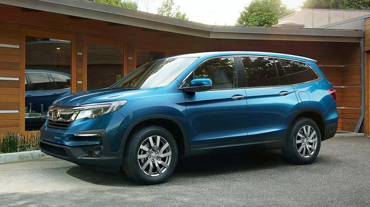 Тихий кроссовер. Авто Хонда пилот 2022 года. Honda Pilot темно-синяя. Хонда пилот 2021 на больших дисках. Honda Pilot рядом.