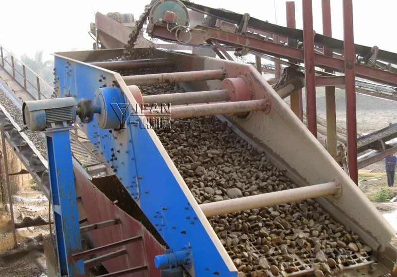 Грохот на обогатительной фабрике. Грохот вибрационный hds412l. Crusher грохот mps 1200. Оборудование sandvik грохот. Просеивание руды.