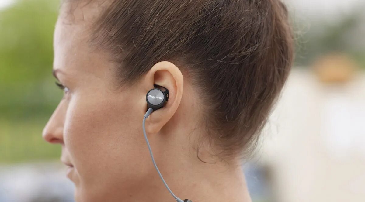 Какой наушник самый лучший. Pioneer se-e7bt-h. наушники pioneer se-e7bt. pioneer se-e7bt red. гарнитура pioneer se-e5t-r.