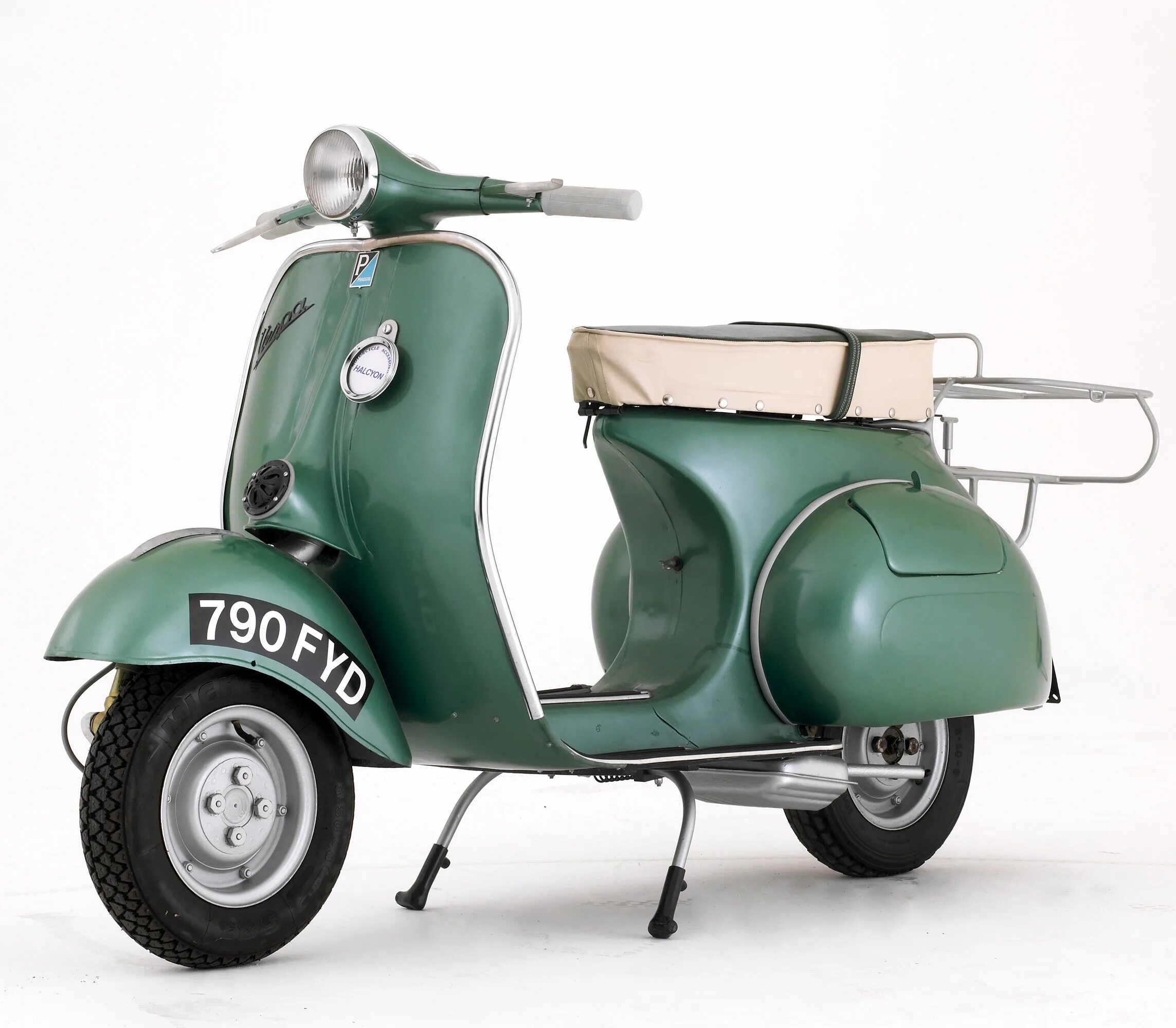 Первые скутеры. Мотороллер Италия Vespa. Мотороллер Веспа 1950. Vespa 1950 Douglas. Веспа мотороллер 1/.9.