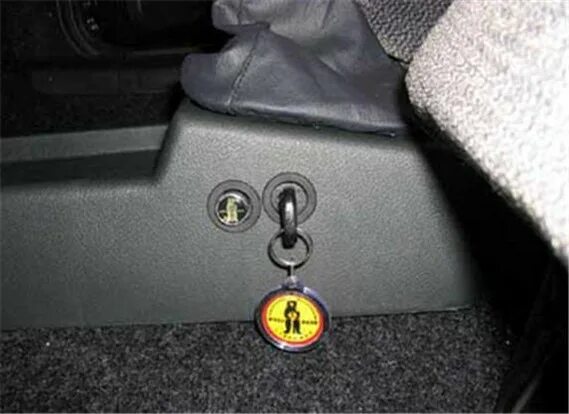 Блокиратор кпп dragon (bear-lock). Блокиратор коробки bearlock. Кнопка замка bearing lock. Bear lock замок ваз 2112. Bear lock штырь на прадо 120.