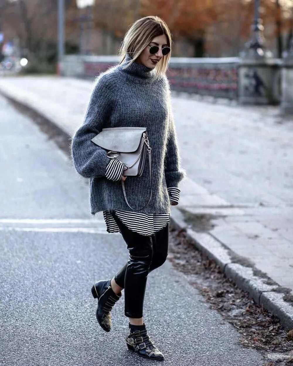 Свитера оверсайз стрит стайл 2020. Модные свитера. Кроссовки оверсайз. Свитера оверсайз образы. Свитер оверсайз женский.