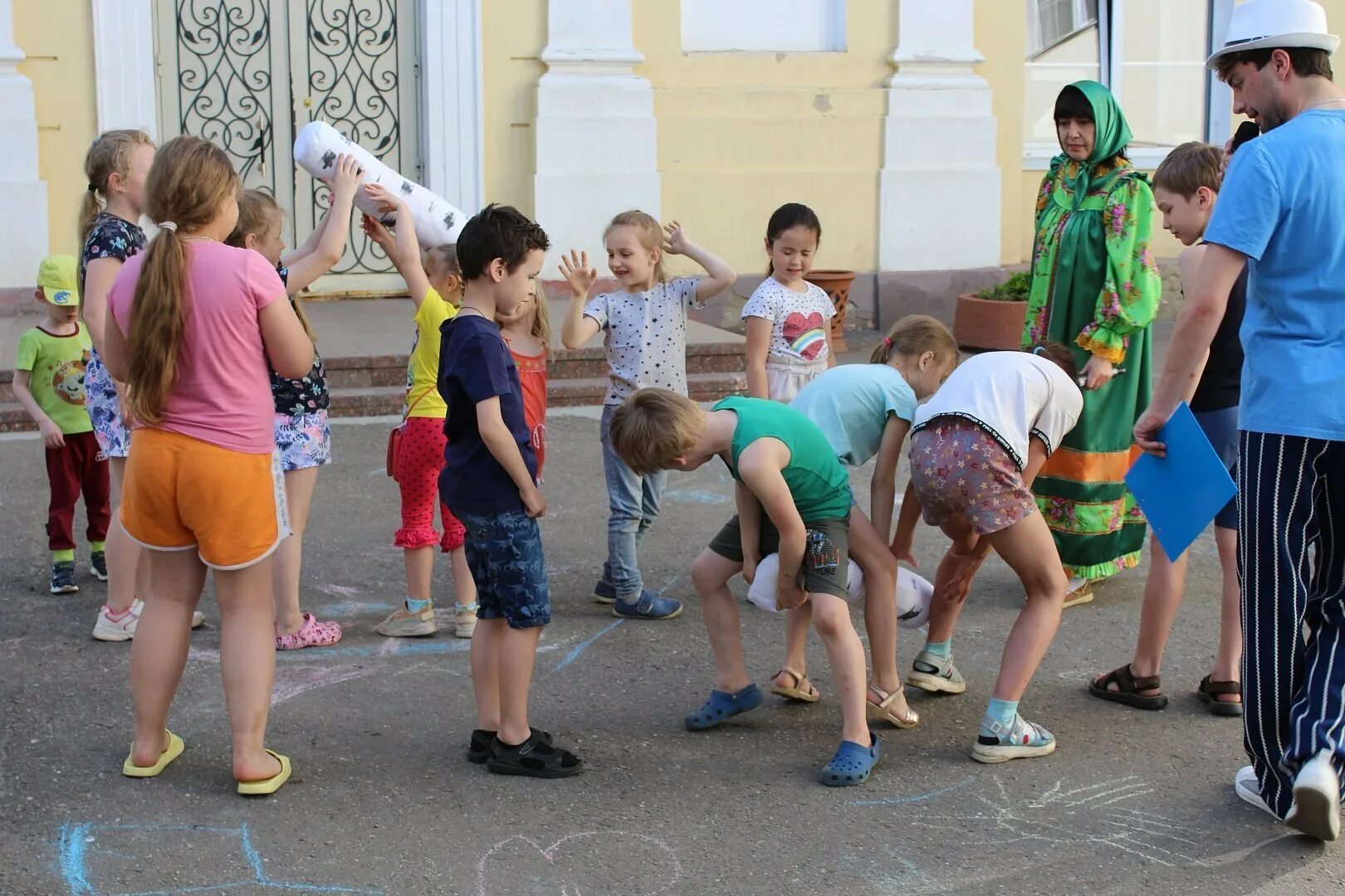 Каникулы в деревне читать. Игровая программа к летним каникулам. Каникулы в деревне. Летние каникулы в России. Лето в деревне каникулы.