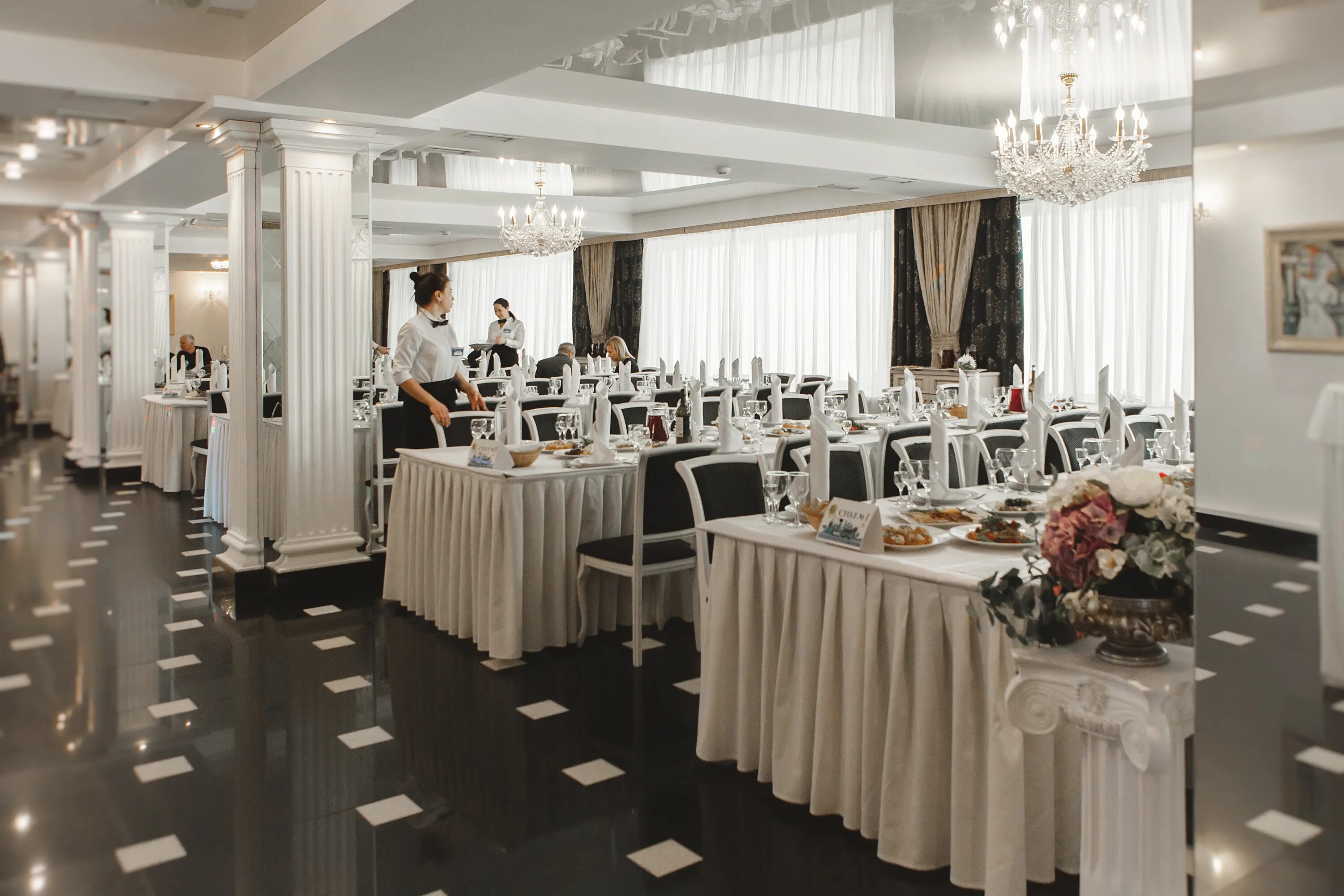 ионидис ресторан красноярск. ресторан ионидис на копылова. таверна иоанидис красноярск. красноярск ресторан иоанидис банкетный зал. таверна красноярск копылова 74.