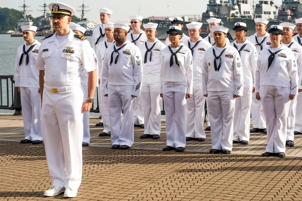 White uniform. Us Navy моряки. Матросы ВМС США. Американский моряк. Форма американских моряков.