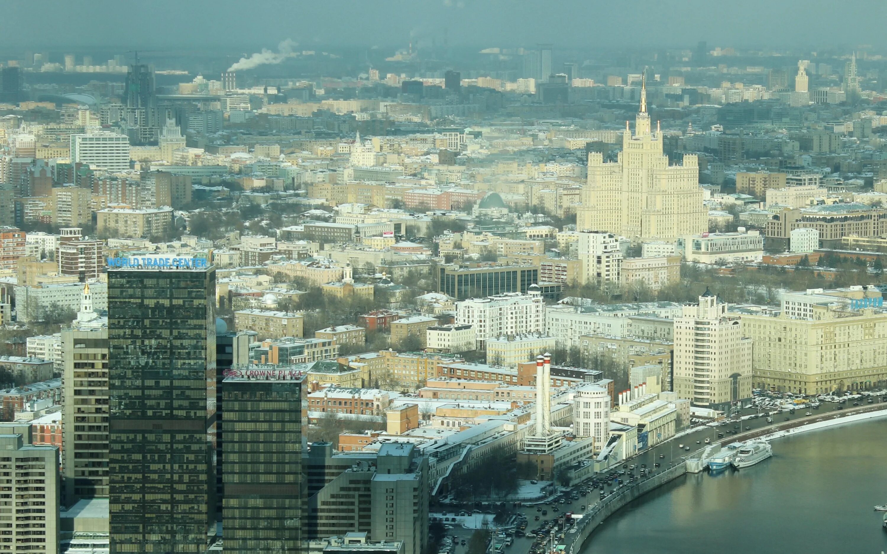 Характерные города москвы. Культурные особенности москвы. Центр москвы сверху. Москва река кремль. Характерные города москвы.