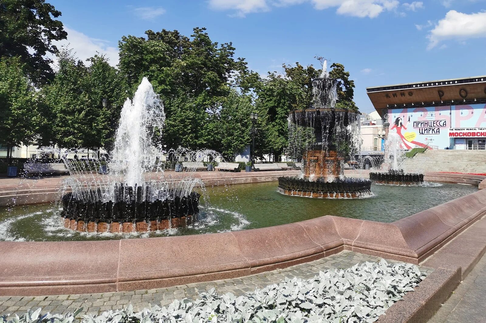 Пушкинский сквер москва. 2. Площадь пушкино иваново. Пушкинский фонтан в москве. Пушкинский сквер москва.