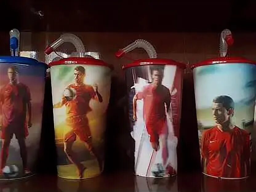 Стакан Ronaldo KFC. Роналду нашел девушку из макдональдса