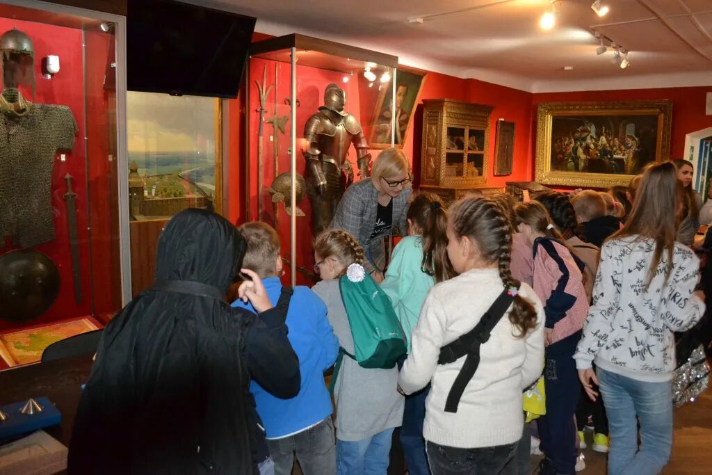 школа с камынино белинского района. школа 9 музей. музей кайманова 9 школа. школа 9 музей. учителя 9 школы тирасполь.