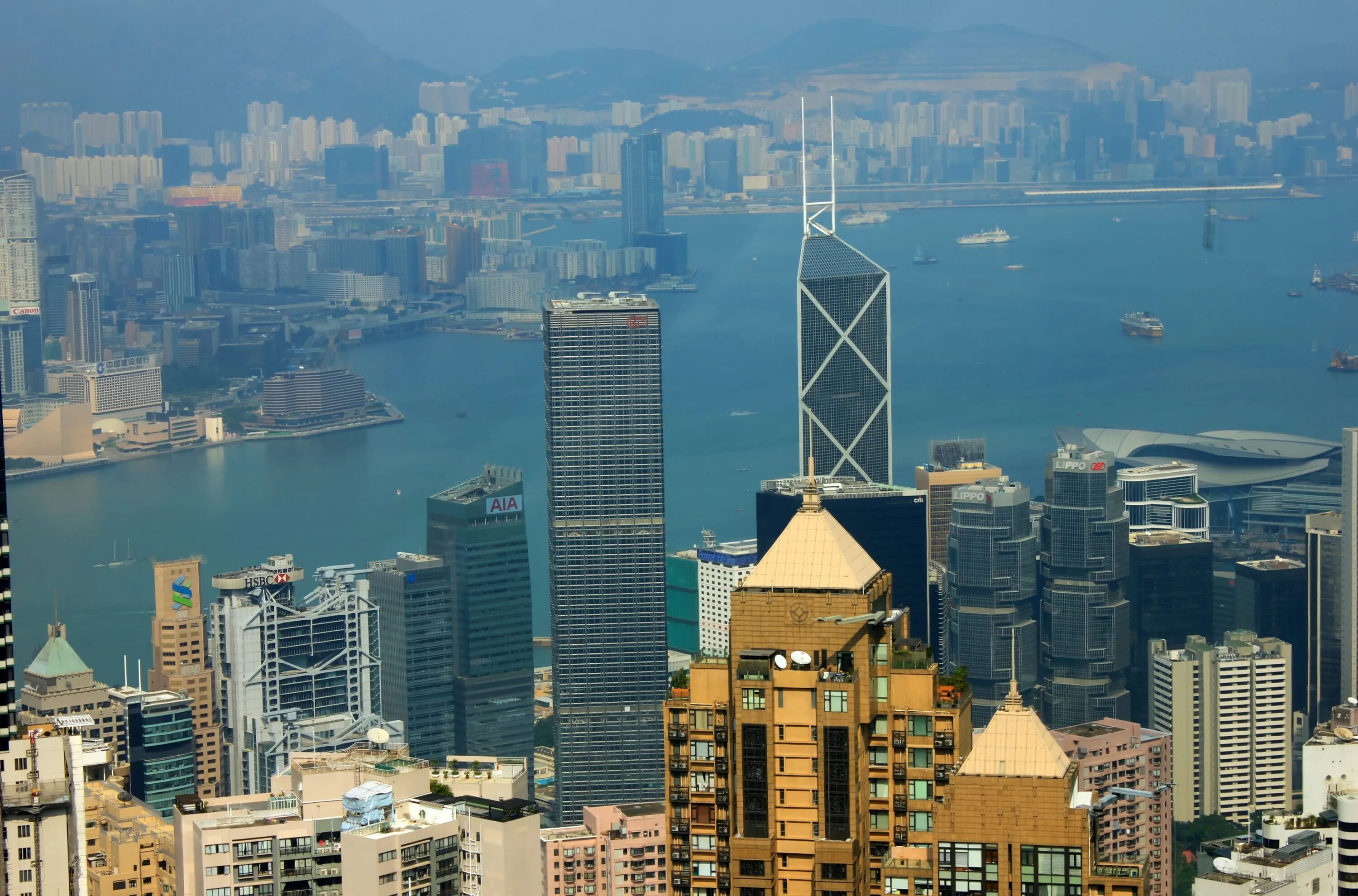 Небоскребы гонконга. Гонконг небоскребы. Гонконг небоскрёб Китая. Гонконг монстр Билдинг. Знаменитые высотки Гонконга.