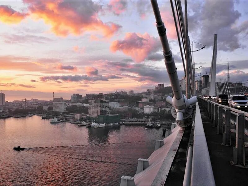 Экскурсии во владивостоке. Бухта золотой рог владивосток морские экскурсии. вечерний владивосток экскурсия. морские экскурсии владивосток корабельная набережная. бухта золотой рог закат.