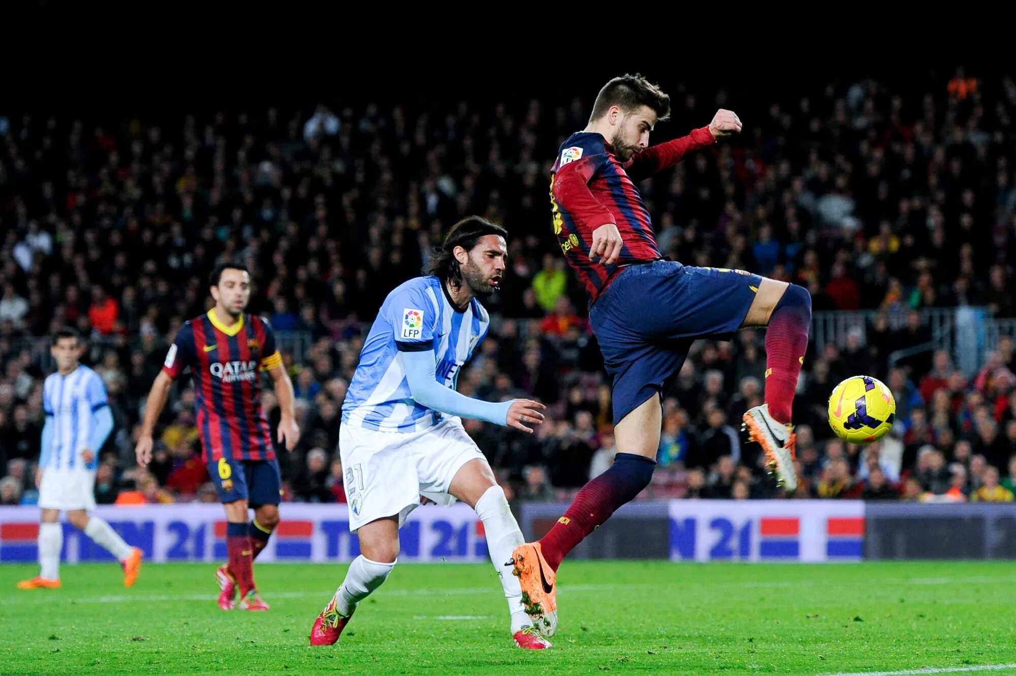 Серхио Санчес Малага 2012. Фото защитника Барселоны. Pique FC Barcelona. Barcelona UEFA. Футбол чемпионат испании 2