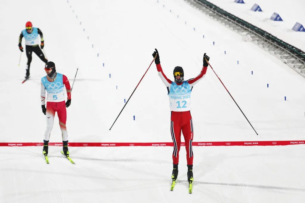 Петтер нортуг семья. Норвегия олимпиада. Олимпийский чемпион легкой атлетике 2021. Лыжные гонки большунов клэбо. Лыжники олимпиада 2022.