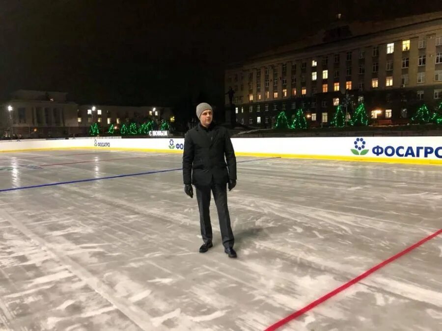 Какого числа откроют каток. Каток на ленина орел. каток на площади ленина орел. каток в орле на площади ленина 2025. открытый каток в орле на площади ленина.