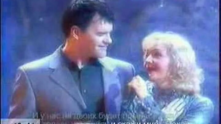 Холодный поцелуй это как. А он тебя целует аккорды. Я не буду целовать холодных рук песня. Я не буду я не буду целовать холодных рук. И целовал целовал целовал текст.