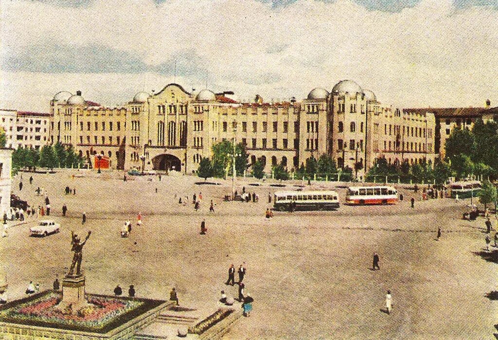 Площадь Куйбышева Куйбышев СССР. Самара площадь Куйбышева в 1950. Площадь Кирова Куйбышев СССР. Вокзал г.Куйбышев старый.