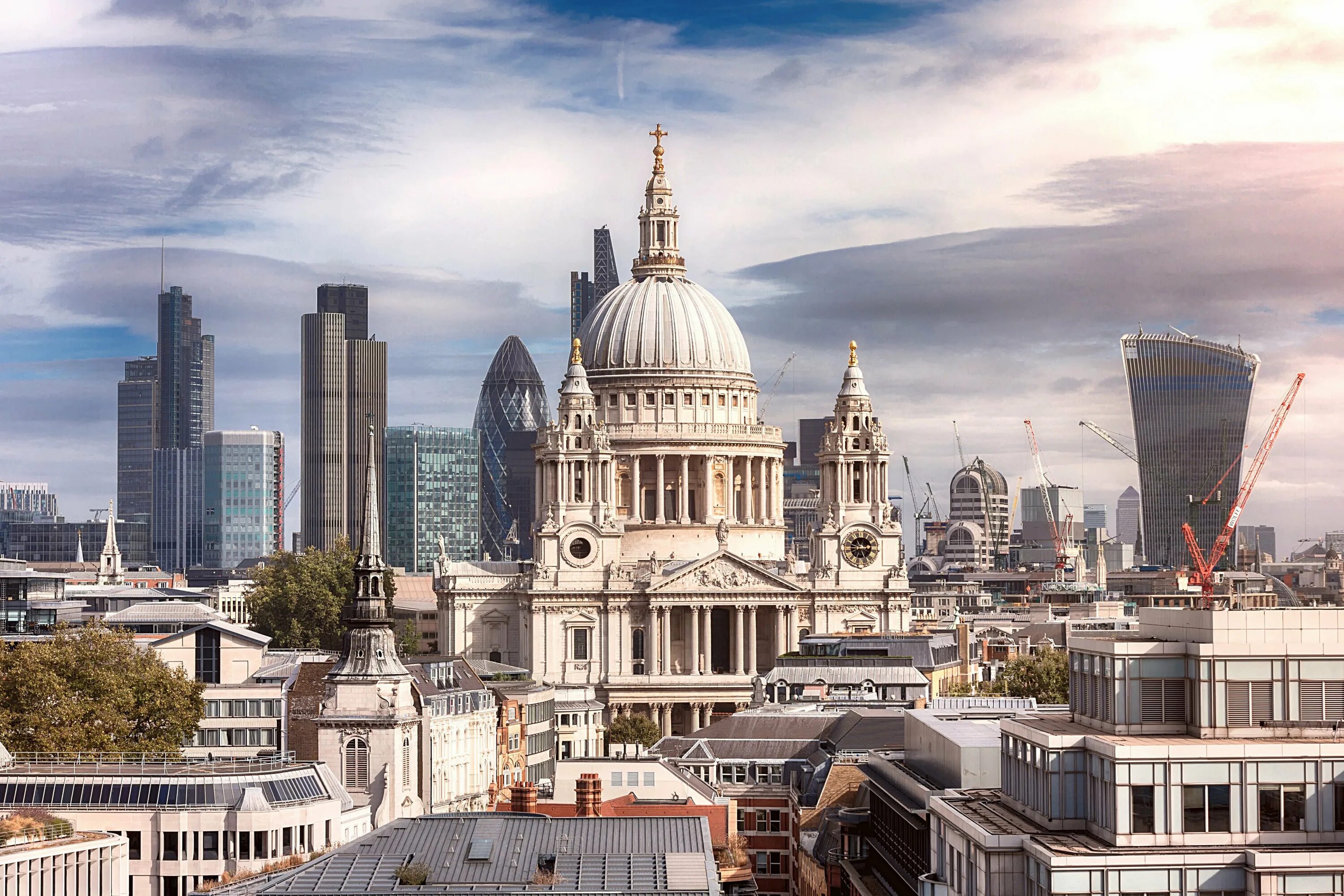 Лондон Сити Pauls Cathedral. London was founded in