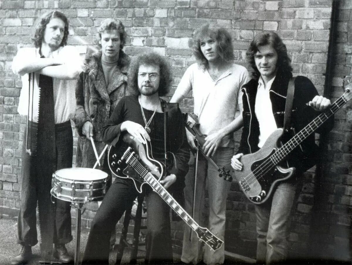Crimson группа. Группа king crimson. группа king crimson 1969. кинг кримсон рок группа. king crimson группа 1970.