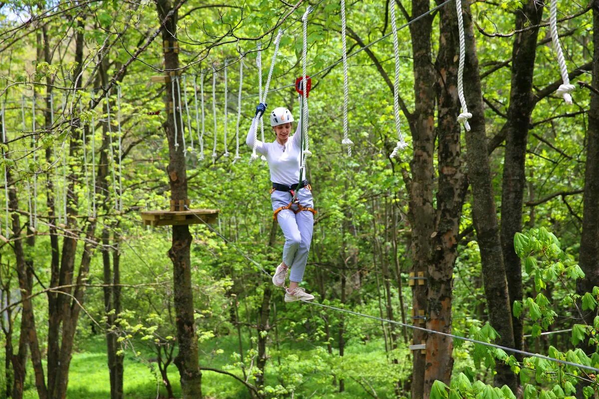 Вереве ю гоу. Веревочный парк в Дилижане. Дилижан канатный парк. Verev Rope Park. Ропе парк Дилижан.