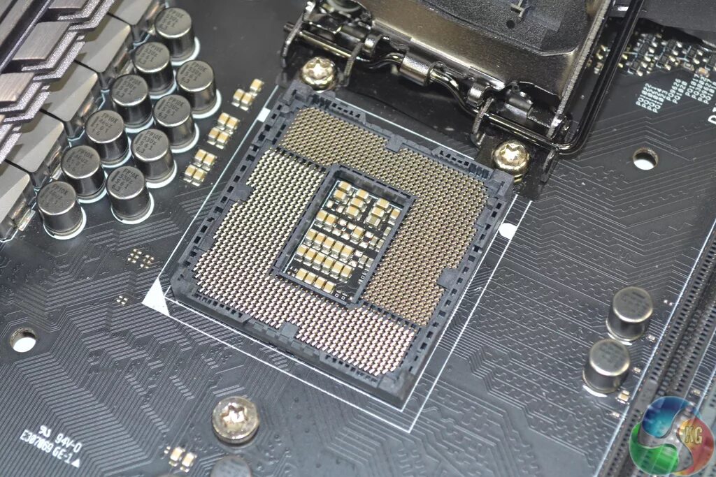 Старая материнская плата close up. Lga201. Socket closed. Помял гнёзда процессор. Сокет fm1 процессоры.