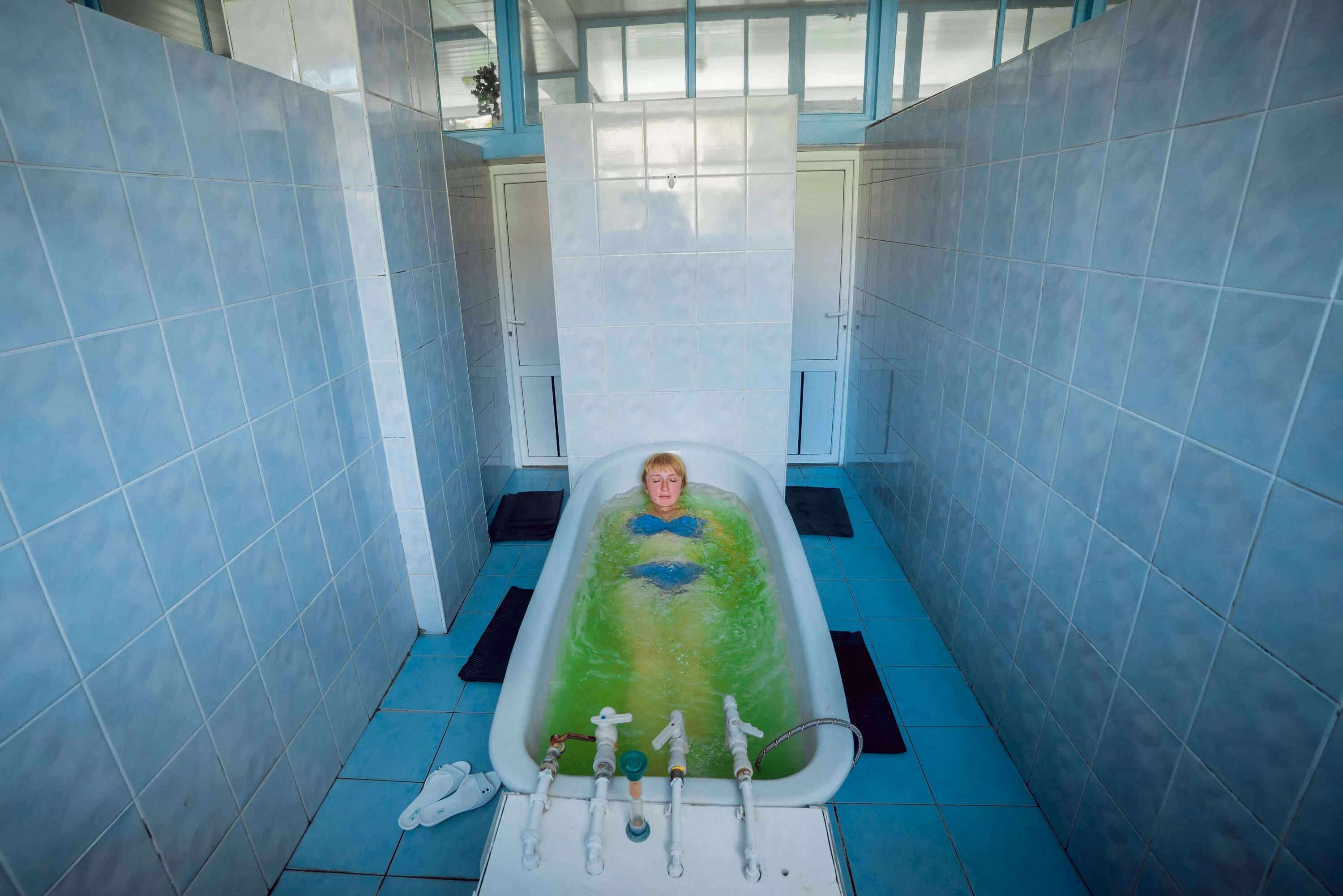 радоновые ванны в санатории. санаторий лечение артрита. санаторий при артрозе коленных суставов. водолечение бальнеотерапия. санаторий при ревматоидном артрите.