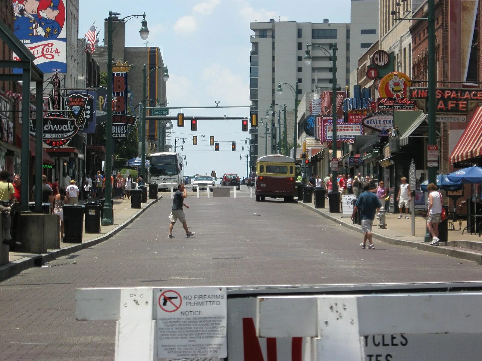 Memphis street. Memphis street. Memphis street. Мемфис человек. Memphis street.