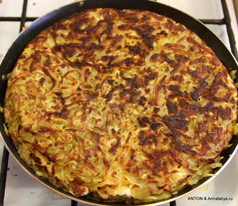 Как сделать запеканку на сковороде. Запеканка с фаршем на сковороде. Пирог с творогом на сковороде. Запеканка из творога на сковороде. Как сделать запеканку на сковороде.