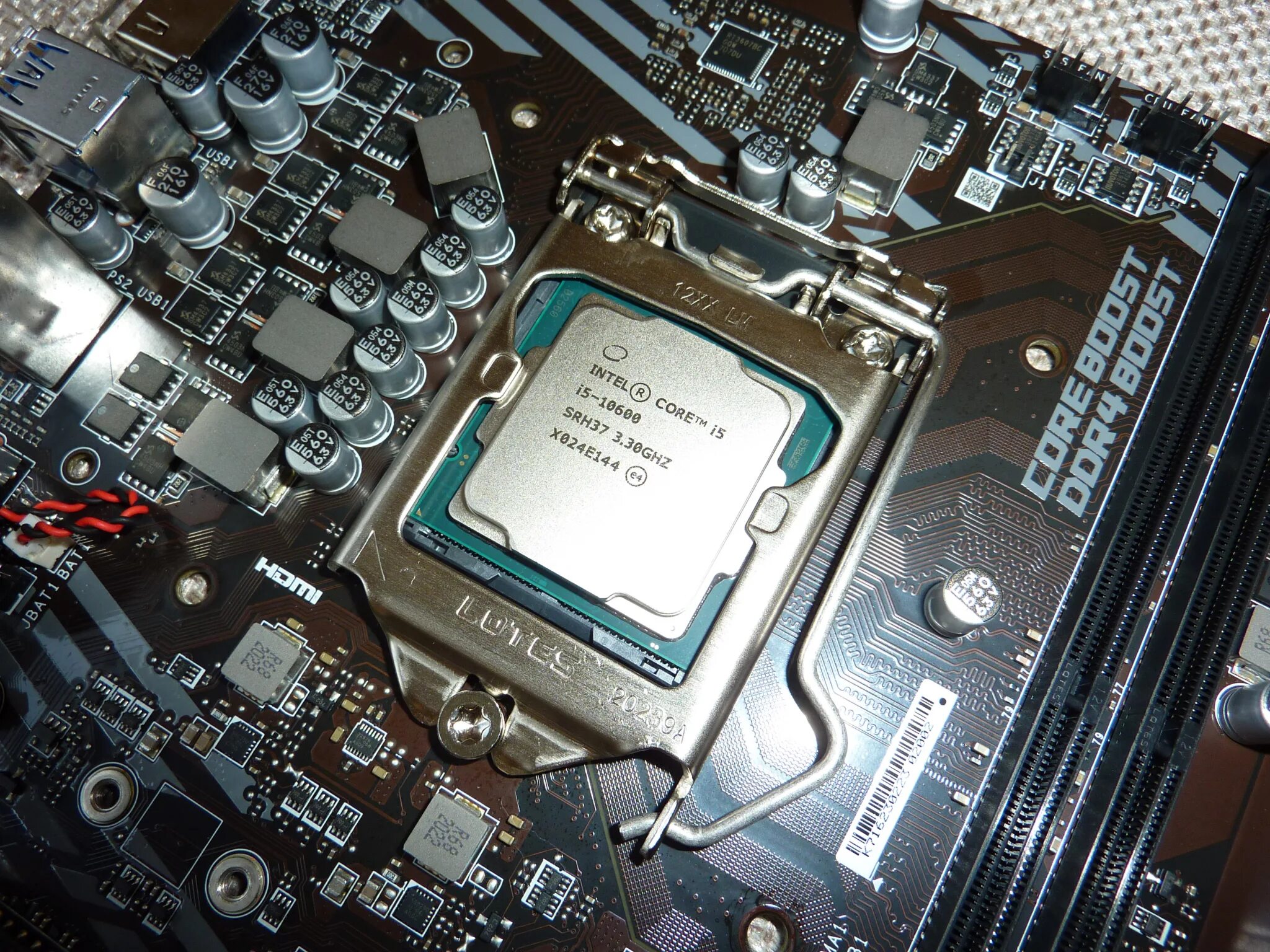 1151v2 лучший процессор. Сокет 1200 процессоры. socket 1151 v1.. днс процессор на сокете 1151-v2. закреплённый процессор в сокете.