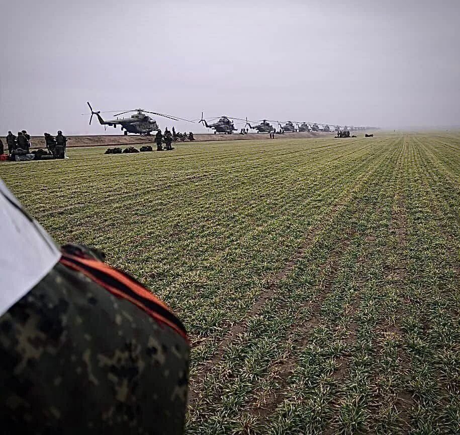 Высадка украиной. Спецназ ВДВ Гостомель. Гостомельский аэродром десант. Десант в Гостомеле 2022. ВДВ России Гостомельский десант 2022.