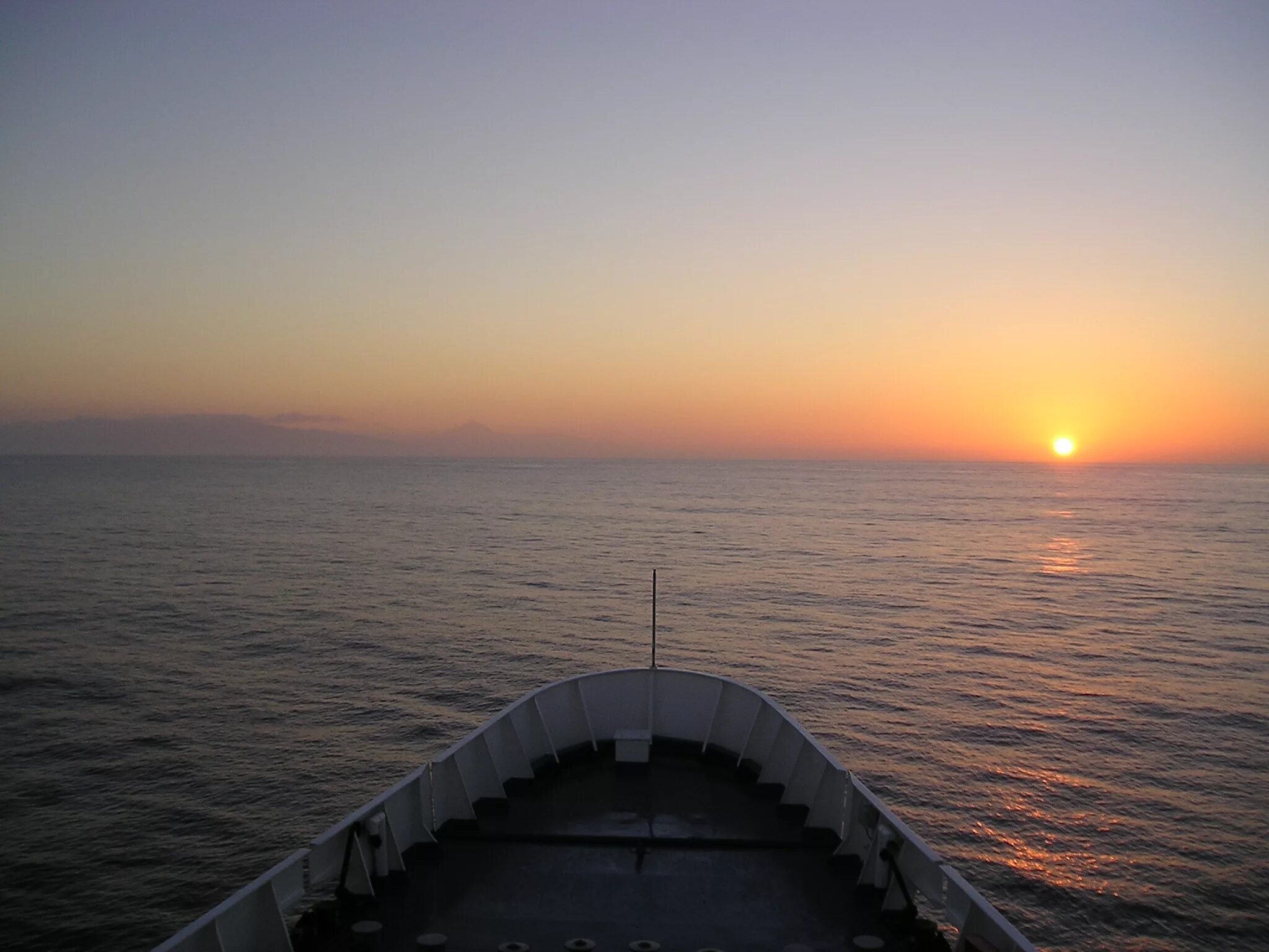 Вид с корабля на море. Закат с палубы. Вид на море с судна. Виды кораблей. Если он на дне лежит судно вдаль