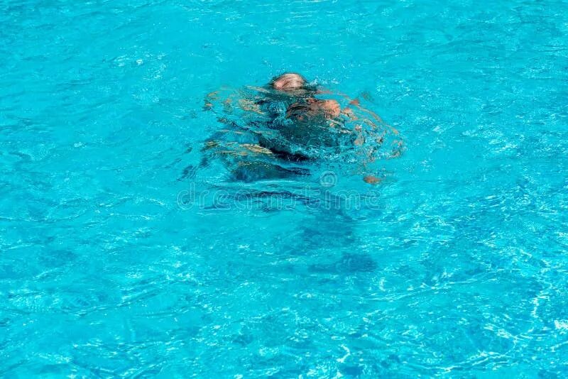 Woman Drowning in swimming Pool. Woman can't Swim and Drowning. Non-swimmer women Drowning. Wynonna can't Swim Drowning. He swims very well