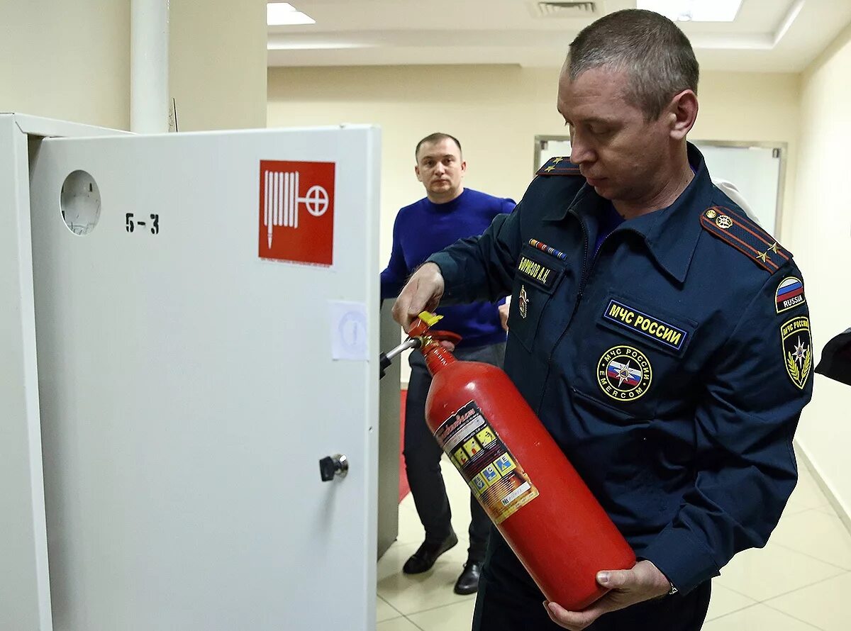 Нарушение пожарной безопасности в школе. Пожарной безопастности. МЧС пожарная безопасность. Проверка пожарной безопасности. Нарушение пожарной безопасности.