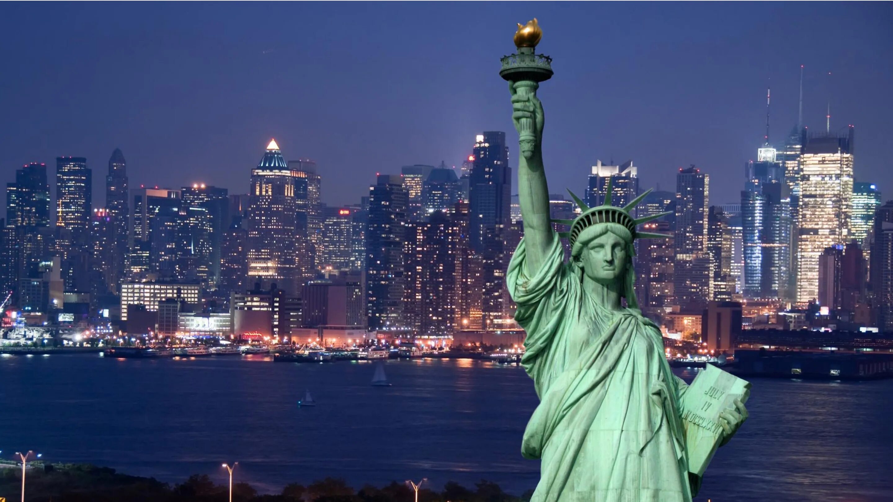 Чем известна страна сша. Статуя свободы Нью-Йорк. Нью Йорк стадия свободы. НЬЮЙ РРК статуя свободы. Нью Йорк Манхеттен статуя свободы.