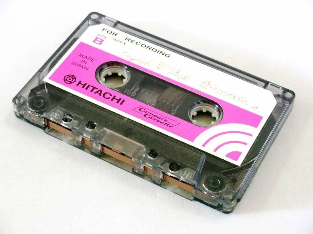 Как сделать кассету. Hitachi кассетные плееры 85-86 годов. Hitachi кассеты. Аудиокассета Hitachi. Устройство аудиокассеты.