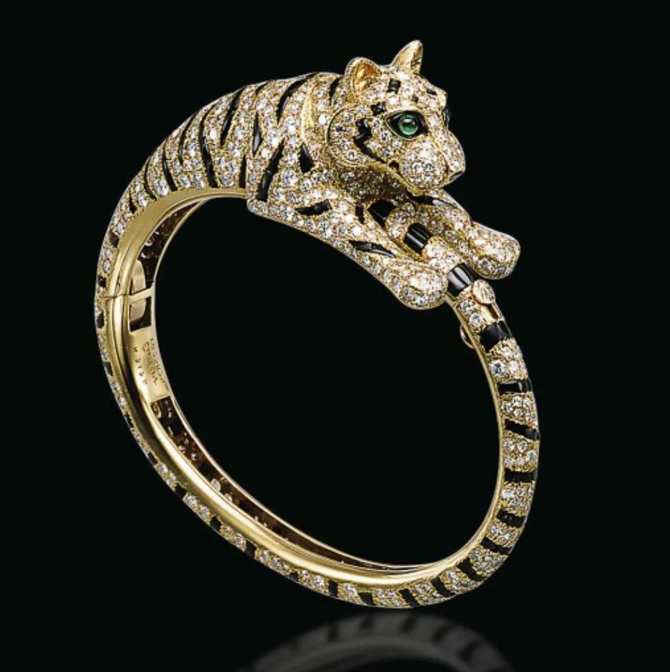 Animal gold. Кольцо пантера золото Картье. Cartier пантера кольца женские. Кольцо с золотым тигром Cartier. Браслет золотой с пантерой Санлайт.