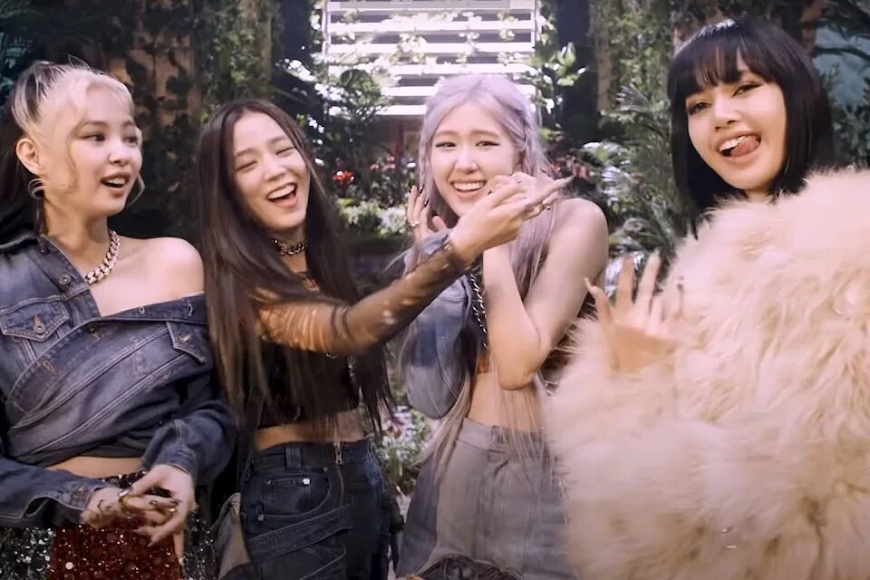 Блэк пинк ю лайк зет. 24/365 with blackpink сериал. blackpink the movie 2025. блэк пинк клип how you like that. blackpink ot4.