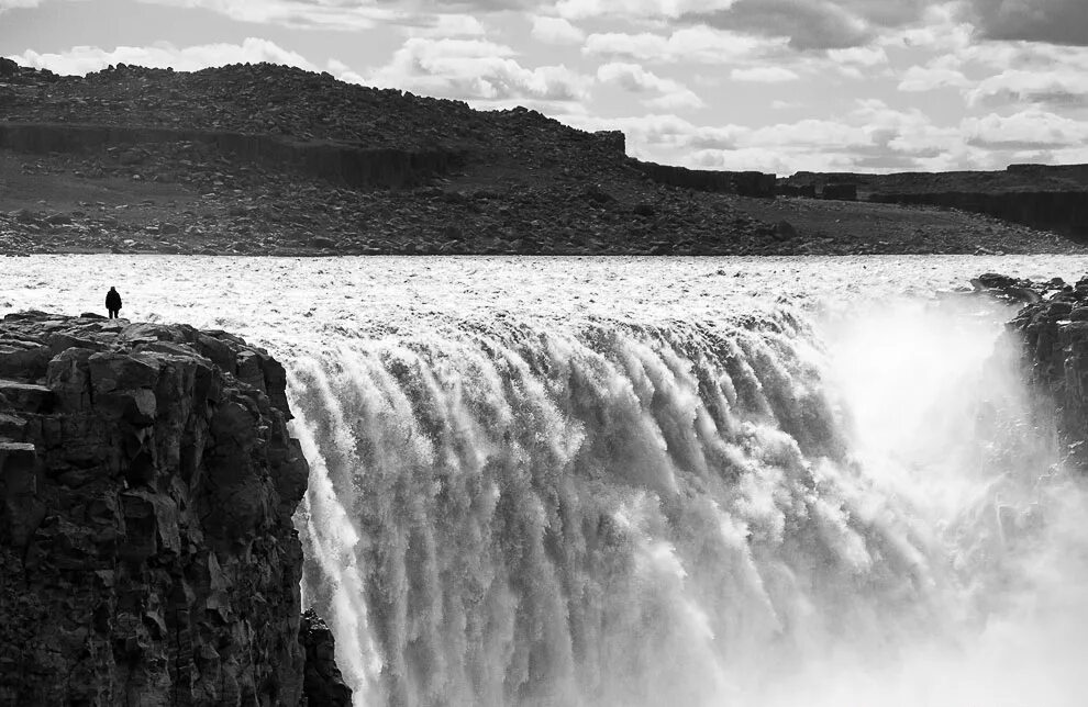 Водопад Деттифосс Исландия. Деттифосс — самый мощный водопад Европы. Бурлящий водопад Деттифосс в Исландии. Водопад Деттифосс Исландия фото. Большой водопад в европе