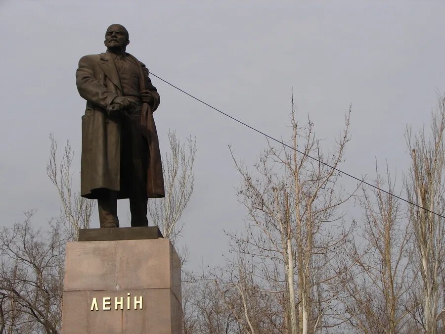 памятник ленину в кемерово. памятник ленину в комсомольске на амуре пл ленина фото. и. статуя ленина сбоку. м памятник ленину.