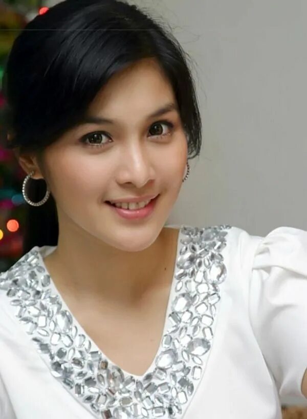 Sandra Dewi. Dewi Sandra Montok. Artis Tercantik. Artis bf. Main cantik