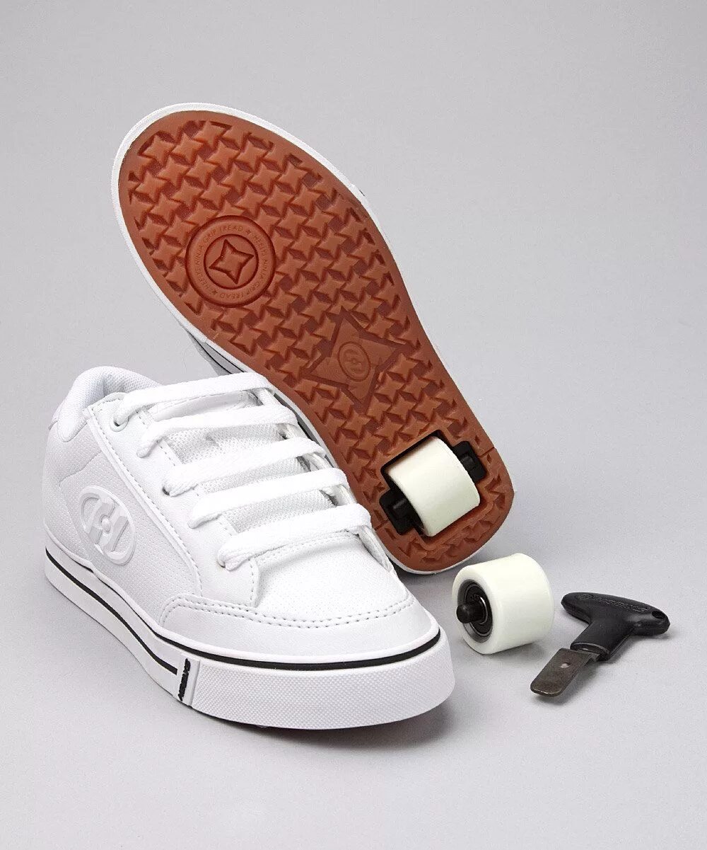 Хилисы найк. Кеды с колесиками. Heelys propel 2. Кроссовки heelys 7421. Кроссовки роликовые heelys original.