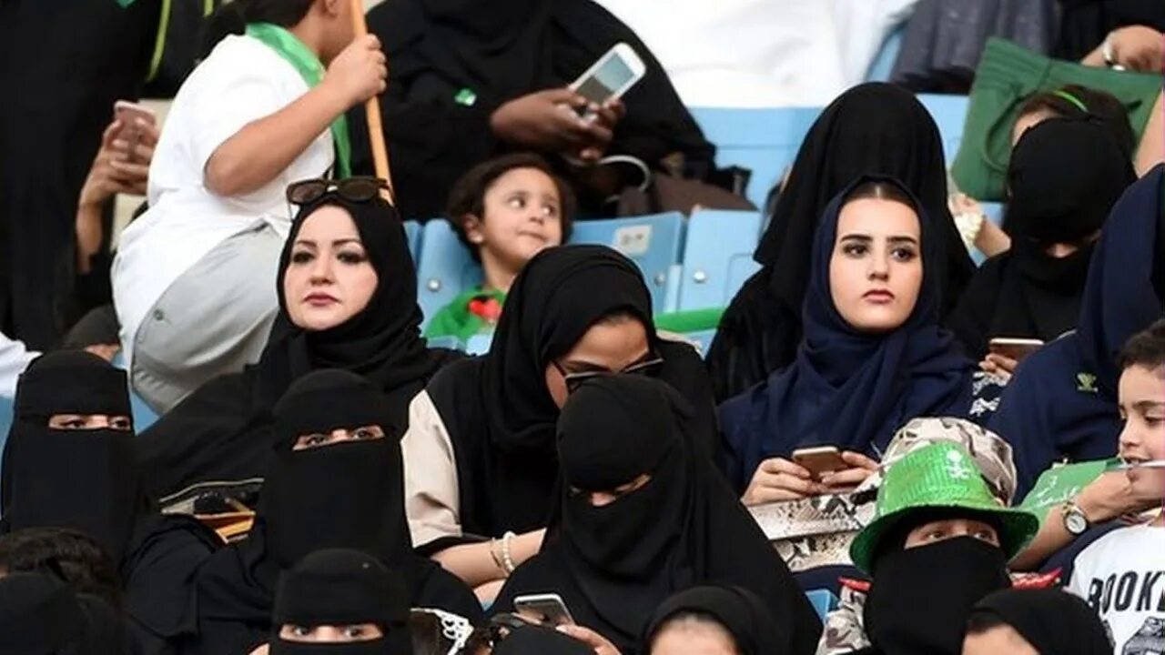 Таджикистан арабистан сауди. Саудовская Аравия женщины. Девушки Саудовской Аравии. Красивые девушки арабистан. Сауди арабистан девушки.